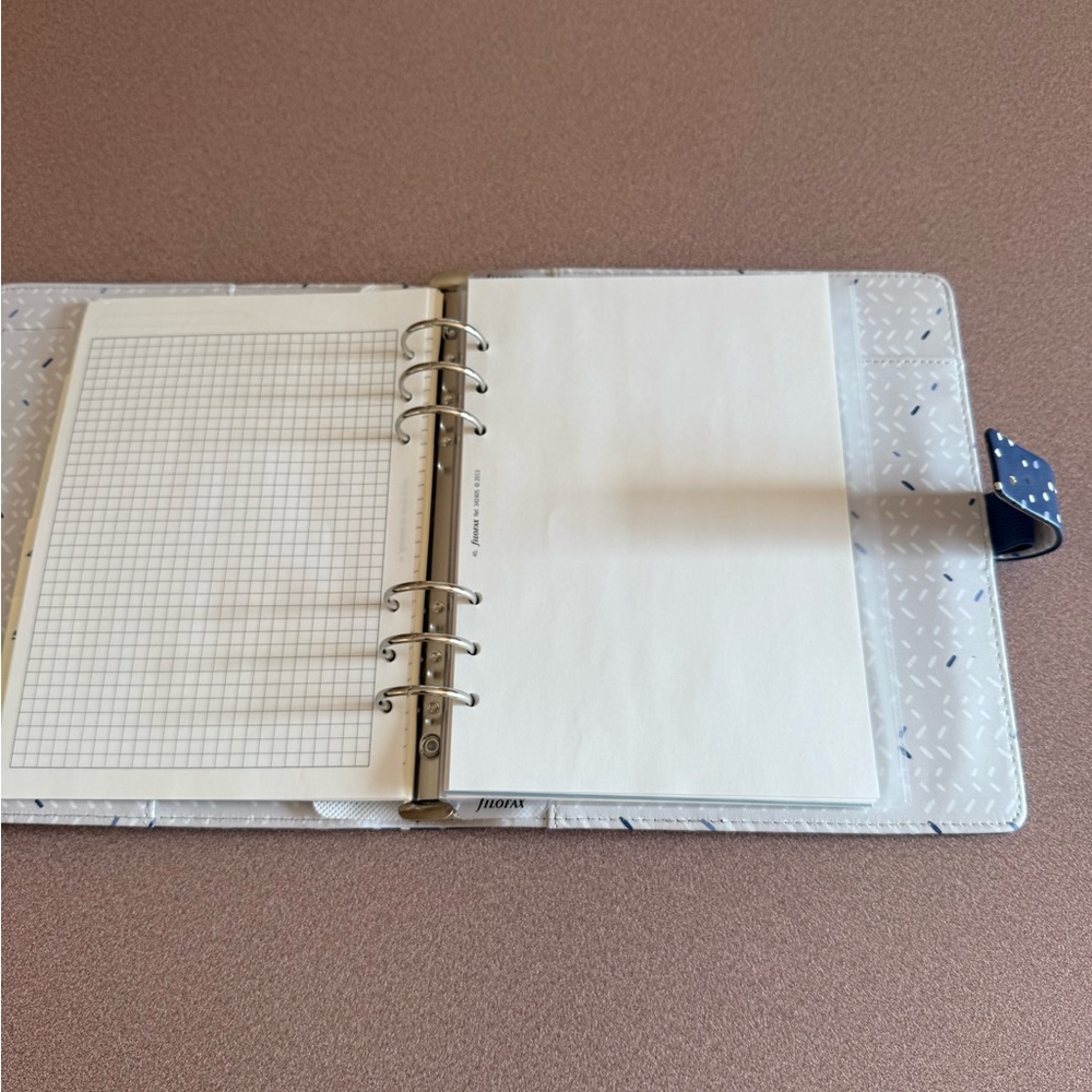 filoFAX Indigo A5 Planner with Polka Dots - Picture 8 of 14